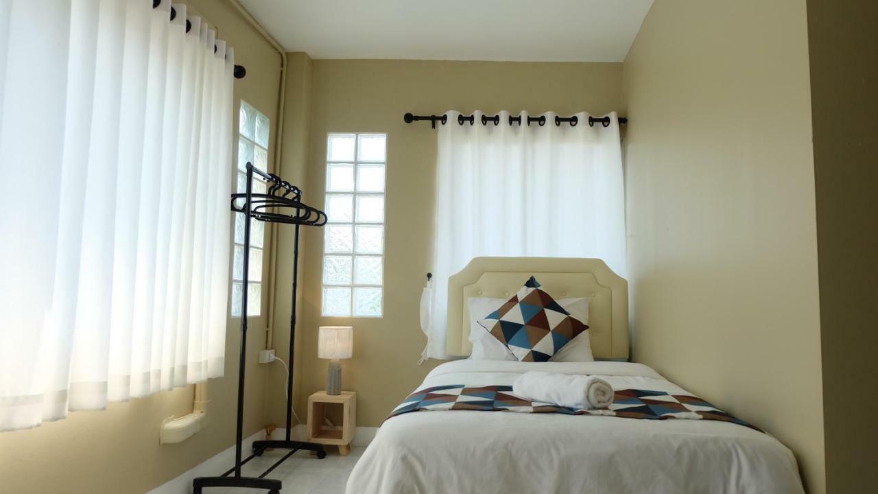 Why Not House Hostel Τσιάνγκ Μάι Εξωτερικό φωτογραφία